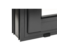 Vue détaillée d''une fenêtre en plastique grise.