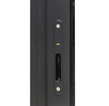 Vue détaillée d''une porte coulissante avec poignée cuvette et serrure