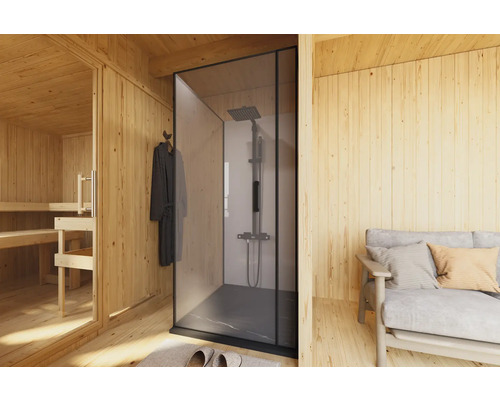 Intérieur d''une salle de bains avec douche, sauna et sièges