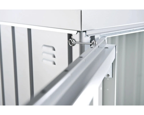 Detailansicht einer Metallgartenhausverbindung mit Öse