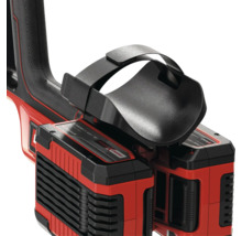 Zwei rote und schwarze Akkus für Elektrowerkzeuge