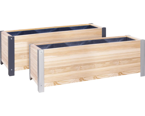 Deux jardinières en bois avec coins en métal