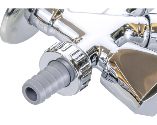 Vue détaillée d''un robinet avec raccord de tuyau.