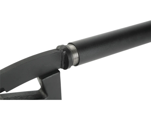 Vue détaillée d''un outil avec filetage métallique et poignée