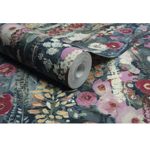 Tapetenrolle mit Blumenmuster