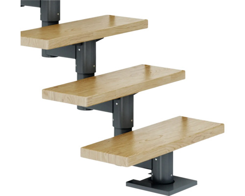 Raumspartreppe mit Holzstufen und Metallkonstruktion