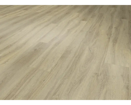 Bodenfläche mit Laminat in Holzoptik.