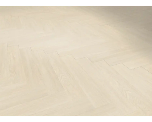 Surface de parquet en bois clair à motif de chevrons