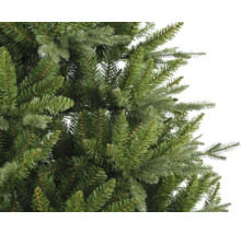 Gros plan d''un sapin de Noël artificiel avec des aiguilles vertes