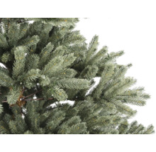 Gros plan d''un sapin de Noël artificiel avec de nombreuses branches