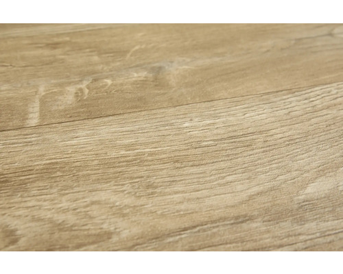 Nahaufnahme eines Laminatbodens mit Holzoptik