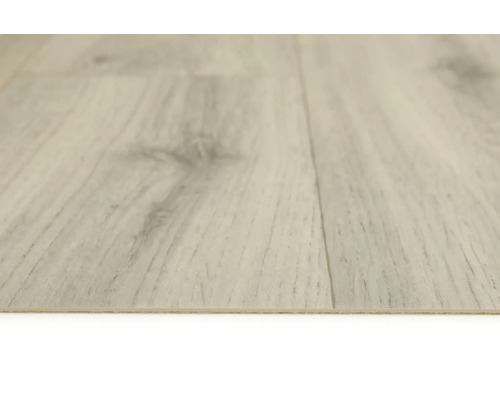 Nahaufnahme eines Vinylbodens in Holzoptik