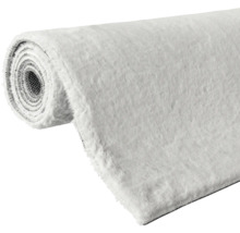 Aufgerollter, heller Teppich