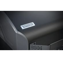 Vue détaillée d''un barbecue Tenneker avec le logo Tenneker