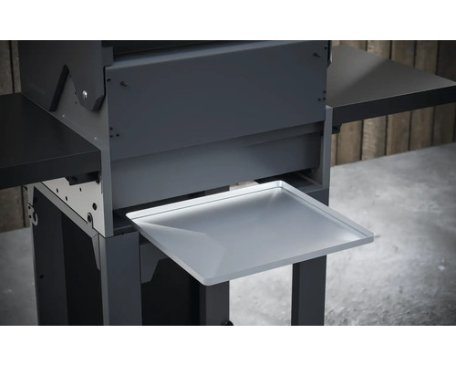 Vue détaillée d''un barbecue avec surface de rangement