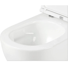 Nahaufnahme einer weißen Toilette mit Deckel