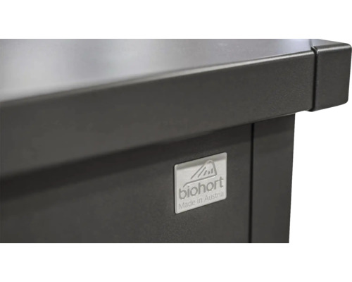 Detailansicht eines Gartenprodukts mit Biohort Logo, hergestellt in Österreich