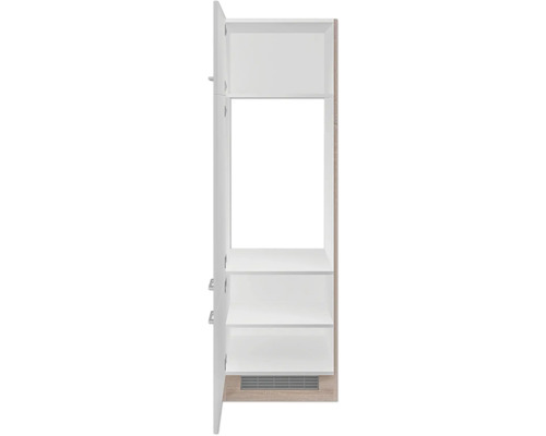 Armoire de cuisine ouverte avec étagères