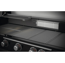 Vue détaillée d''un gril à gaz avec grilles de cuisson, support de maintien au chaud et brûleur infrarouge