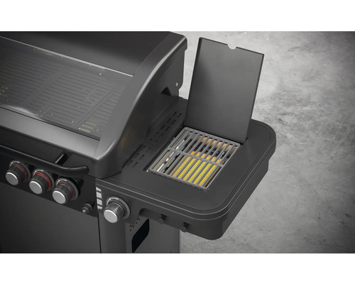 Vue détaillée d''un barbecue à gaz avec brûleur latéral ouvert