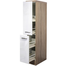 Hochschrank mit Auszügen für Küchenutensilien.