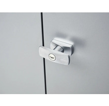 Loquet sur une armoire en acier