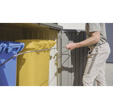 Box pour poubelles avec poubelles et mécanisme d''ouverture