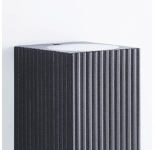 Applique murale cubique pour l''extérieur avec un design nervuré.