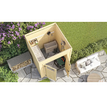 Scène de jardin avec abri de jardin, étagère à bois et coin salon sur sol en pierre