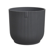 Pot de fleurs rond gris avec des rainures verticales