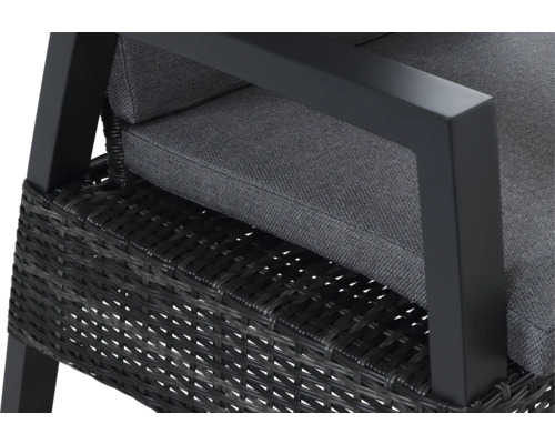 Vue détaillée d'une chaise de jardin avec aspect rotin et coussin d'assise
