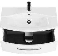 Weisser Waschtischunterschrank mit integriertem Waschbecken, verchromter Armatur und geöffneter Schublade mit Siphonausschnitt.