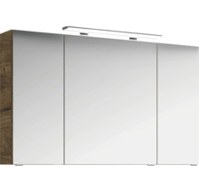 Dreitüriger Spiegelschrank mit LED-Beleuchtung und Korpus in Holzoptik.