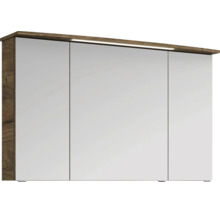 Spiegelschrank mit drei verspiegelten Türen, Korpus in Holzoptik und integrierter LED-Beleuchtung oben.