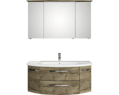 Badmöbel-Set mit Waschtischunterschrank in Holzoptik, vier Schubladen, weißem Waschtisch, Armatur und dreitürigem Spiegelschrank.