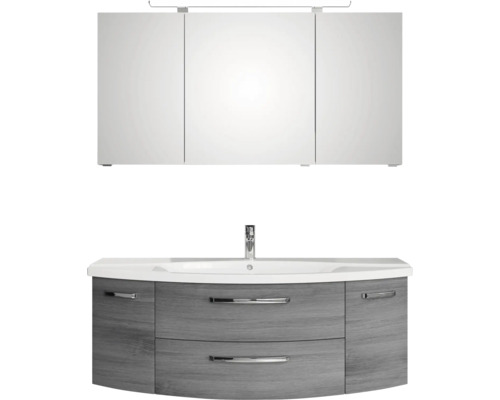 Badezimmer-Set mit grauem Waschtischunterschrank in Holzoptik, Keramikwaschbecken, Armatur und dreitürigem Spiegelschrank mit Beleuchtung.