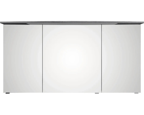 Dreitüriger Spiegelschrank für das Badezimmer mit Spiegelfronten, Beleuchtung und einer Abdeckplatte in Holzoptik.