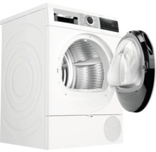 Sèche-linge blanc avec porte ouverte, vue intérieure du tambour