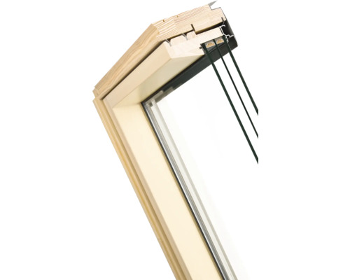 Coupe transversale de fenêtre de toit avec cadre en bois et vitrage isolant