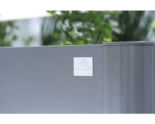 Logo Biohort sur un produit de jardin gris