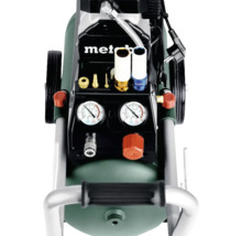 Logo Metabo sur un compresseur d''air mobile avec manomètres et accessoires