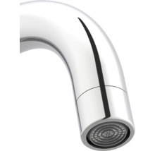 Vue détaillée d''un bec de robinet en métal