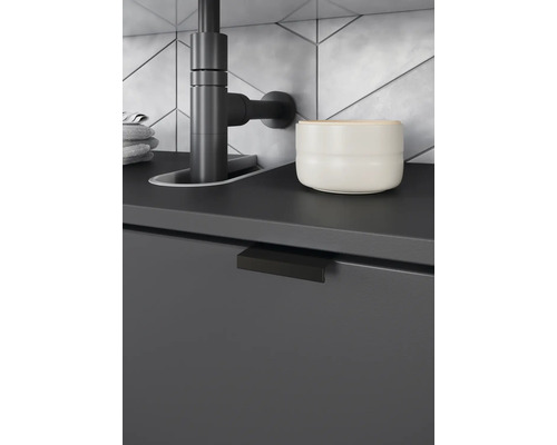 Meuble sous-lavabo avec robinet et étagère