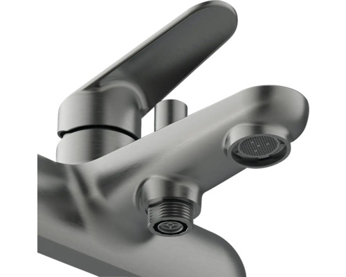 Gros plan d''un robinet de lavabo