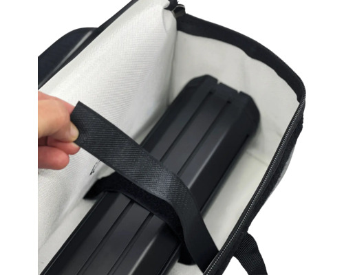 Tasche mit Akku und Klettverschluss zur Sicherung