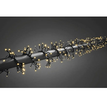 Guirlande lumineuse avec de petites lumières enroulée autour d''un tube