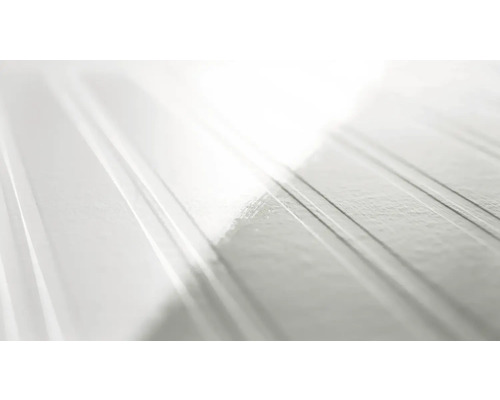 Gros plan d''un revêtement en bois profilé blanc
