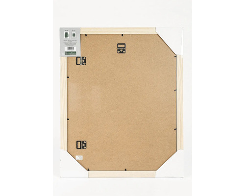 Vue arrière d''un cadre photo en bois avec crochets