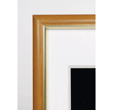 Portion d''un cadre photo en bois avec passe-partout