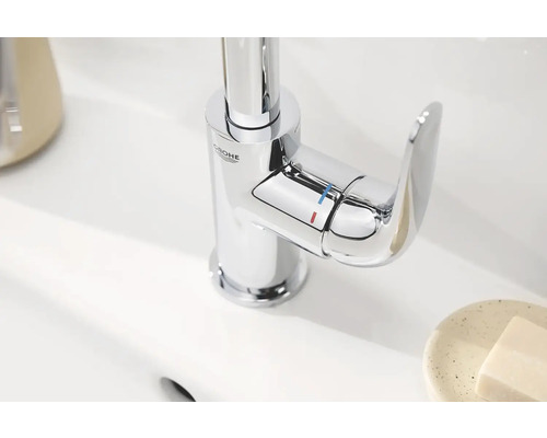 Logo Grohe sur un mitigeur de lavabo chromé